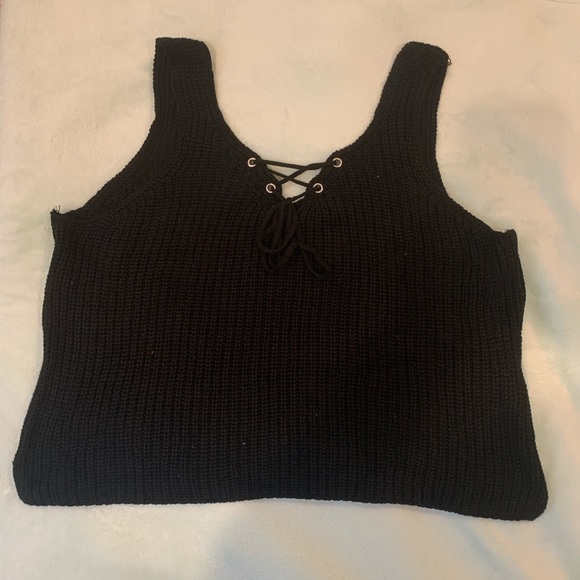 Black cropped and tie-up neck tank - Picture 1 of 3